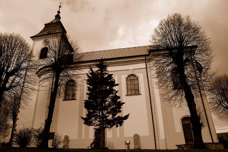 kostel_005.JPG - Jen si to představte, tak velký kostel dostat tolikrát do malého fotoaparátu.
